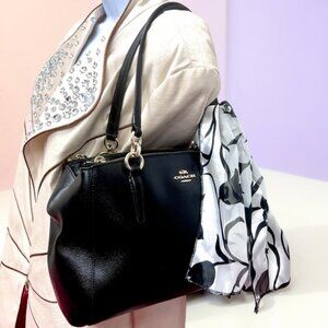 Handcrafted  Coach New York  Black  Leather  Shoulder/Handbag + Silk Scarf(44)